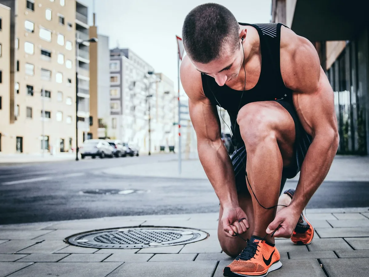 Athlete preparing for a workout — Helix Seven daily health